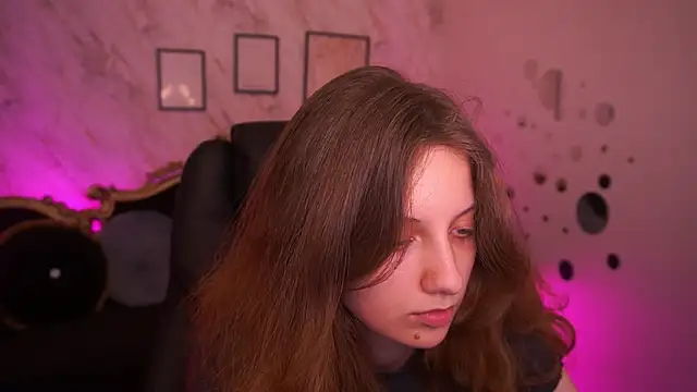 Chatroom XXX en direct de CuteeFoxy