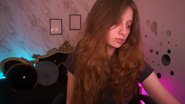 CuteeFoxy Adlı Modelin Canlı XXX Sohbeti