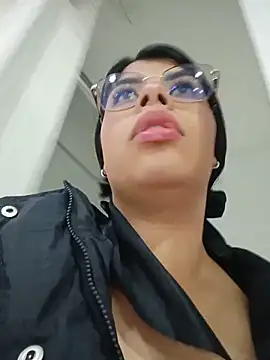 SOFIA-11_'s Live XXX Chat