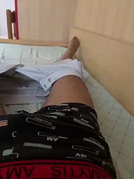 cazzoduro32 Adlı Modelin Canlı XXX Sohbeti