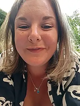 XXX chat uživo modela SwedishJennifer