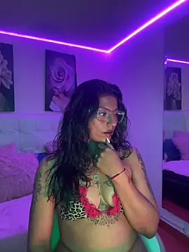 SamathaMay Adlı Modelin Canlı XXX Sohbeti