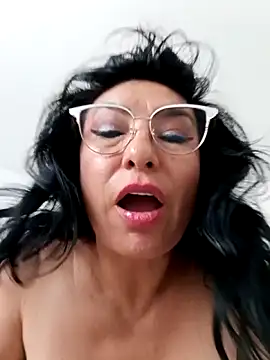 katysquirtdirty's Live XXX Chat