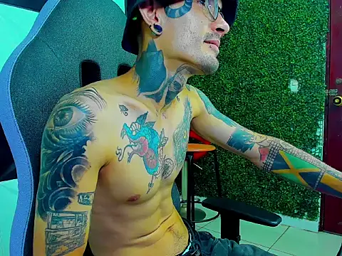 Boy_tatto77: απευθείας συνομιλία ΧΧΧ