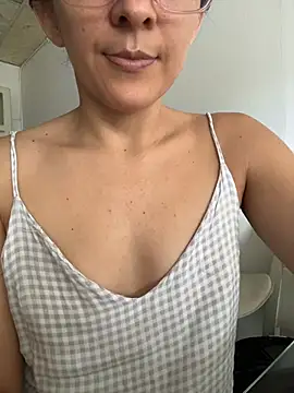 צ'אט XXX בשידור חי של paula_p07