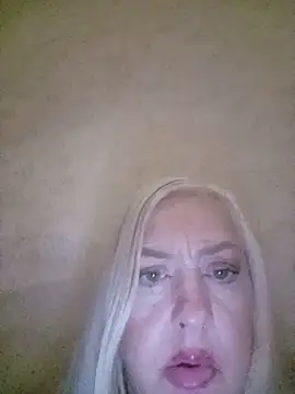 Julia20X's Live XXX Chat