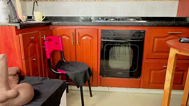 Chat +18 de MirandaRossi ao vivo