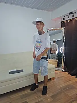 Онлайн  чат XXX Darwinstark_
