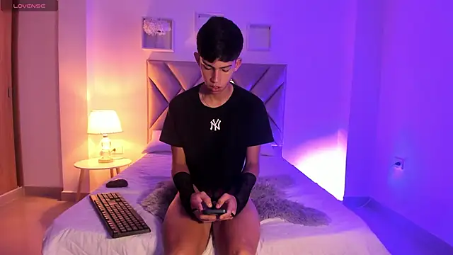 Baby_noahtt 即時 XXX 聊天