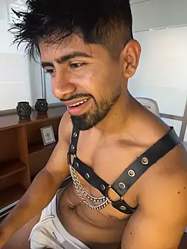 Teaserhoussejj_ Chat XXX in diretta