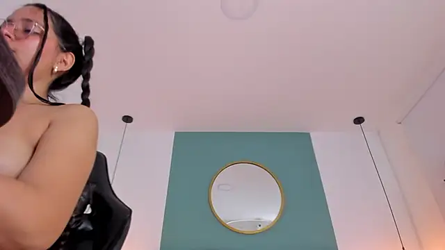 lucy_blue28 live XXX chat