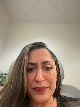 YourQueen18 live XXX chat