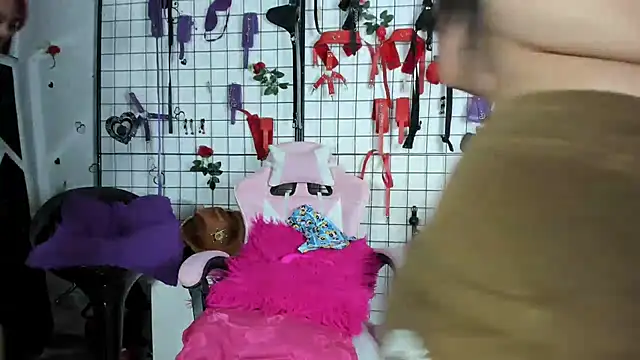 Czat XXX na żywo – royal_Temptationn