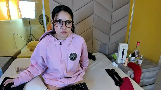 ElaVictoria Chat XXX in diretta
