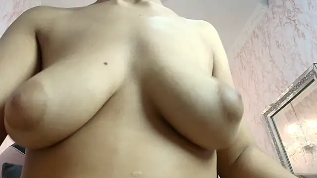 Chat +18 de Dolly_boobsy ao vivo