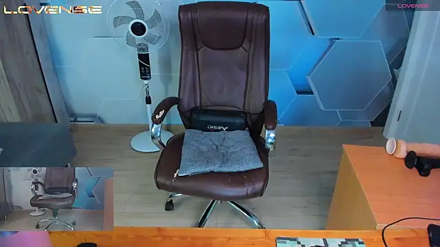 XXX chat uživo modela SteveTiger