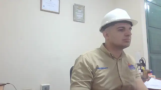 Officeb0y's Live XXX Chat