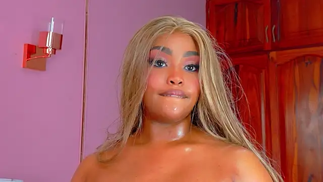 TiannahGlow's Live XXX Chat