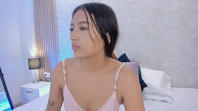 Chat XXX en directo de NaomyCollins__