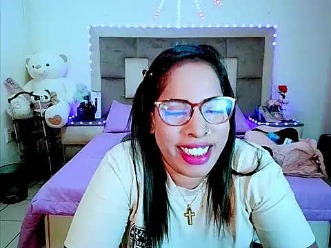 indiantopaz694u Adlı Modelin Canlı XXX Sohbeti