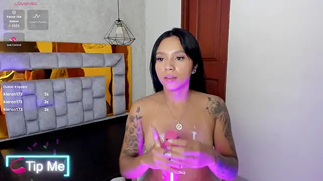miiaboss_ élő XXX-chatje