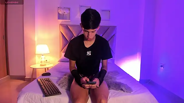 Baby_noahtt XXX чат на живо