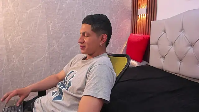 Онлайн чат XXX Tony_Zackk