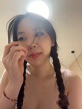 TinyBabe élő XXX-chatje