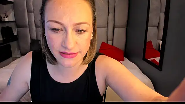 Charlot_milf Chat XXX live