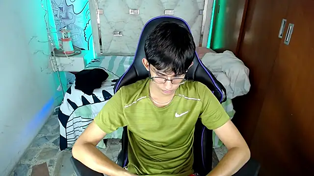 zxvn_n's Live XXX Chat