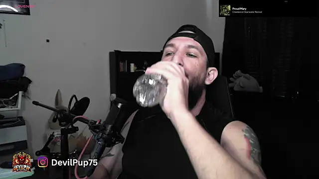 DevilPup75_ élő XXX-chatje