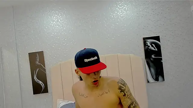 NoahThomson1 élő XXX-chatje