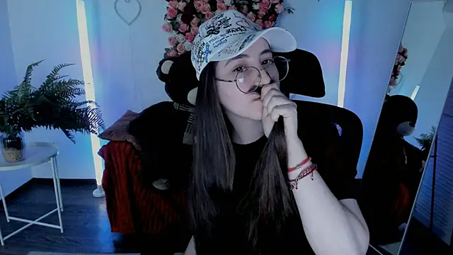 VirtuallVoyant Chat XXX live