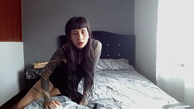 Emilia_1995 Live XXX-Chat