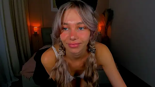LuluAlis: онлайн-секс-чат