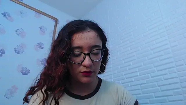 Karol_prescot Adlı Modelin Canlı XXX Sohbeti