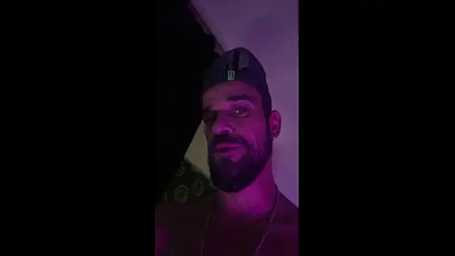 Guyst049's Live XXX Chat