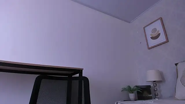 Caroline_dh Adlı Modelin Canlı XXX Sohbeti