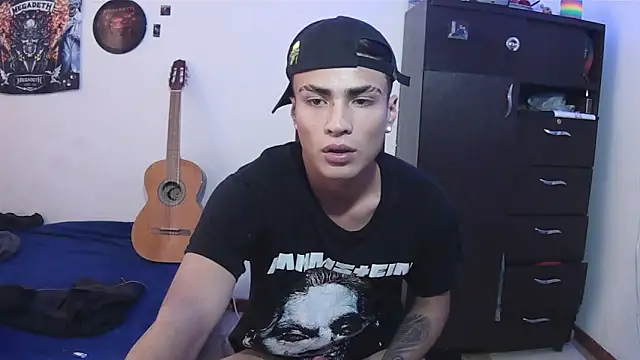 Chat +18 de Fenix_hardcock ao vivo