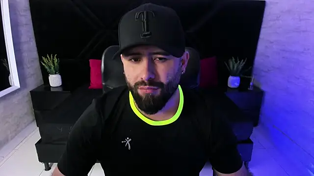 jhon_bear03 Adlı Modelin Canlı XXX Sohbeti