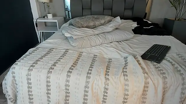 Charlie___Musk's Live XXX Chat