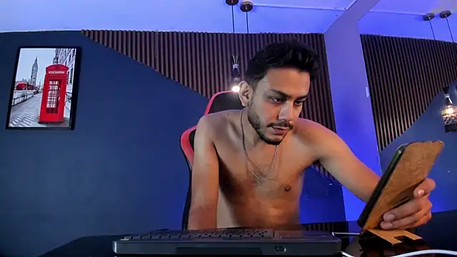 Онлайн чат XXX Boss_Domiinator
