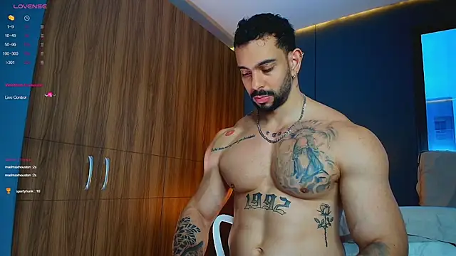 צ'אט XXX בשידור חי של massimo_visconti