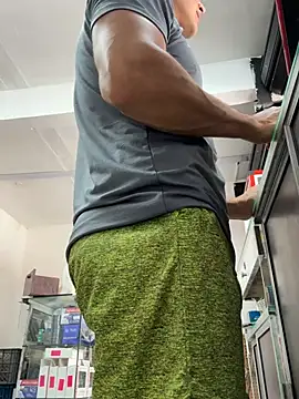 Paul22cm- Chat XXX in diretta