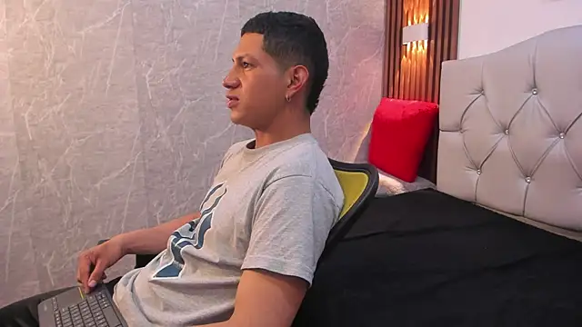Онлайн чат XXX Tony_Zackk