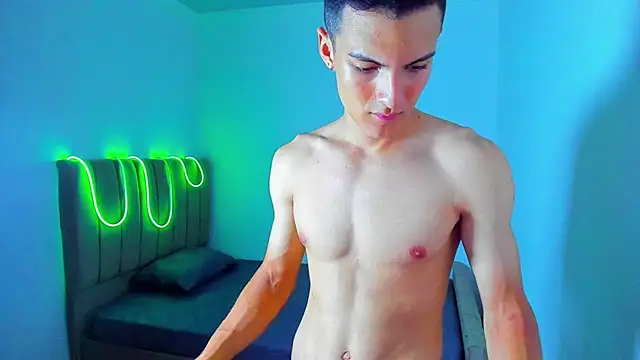 Show modela Matiius18 na web-kameri