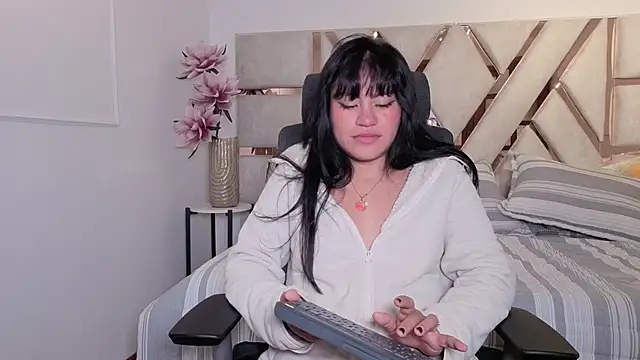 sky_vg's Live XXX Chat