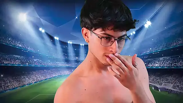 Aaron_Eze Adlı Modelin Canlı XXX Sohbeti