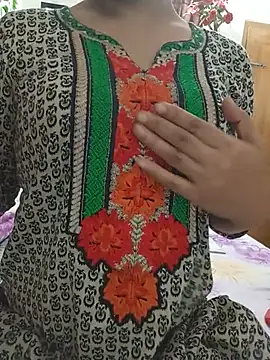 Tanha18 Adlı Modelin Canlı XXX Sohbeti
