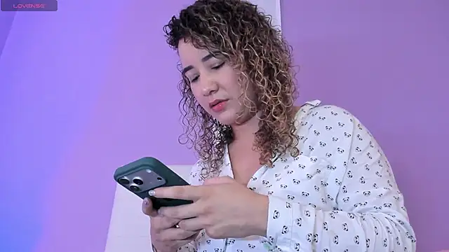 Chat XXX en directo de Charlotte11-11